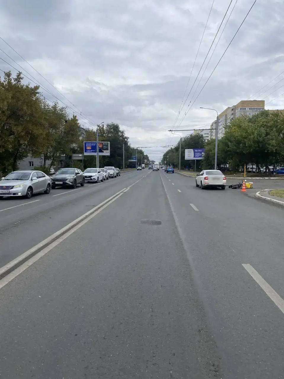 В Оренбурге легковушка столкнулась с электровелосипедом: пострадала девушка