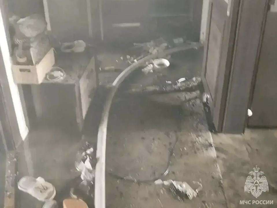 В Соль-Илецке спасли двух человек из горящей квартиры