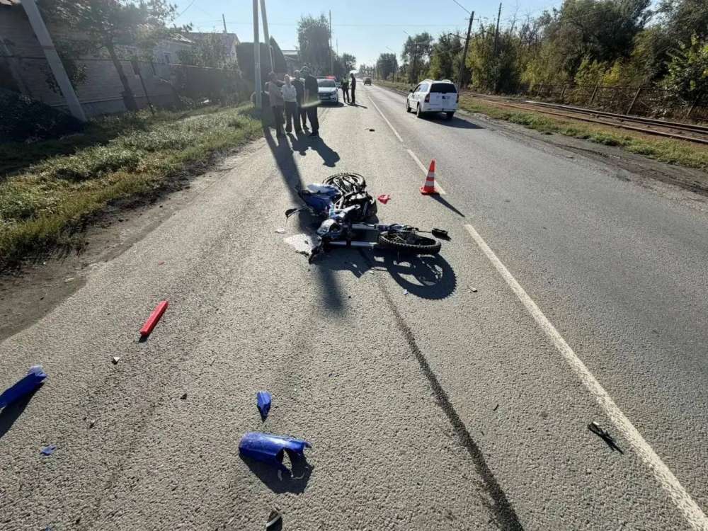 В Орске 14-летний подросток на питбайке попал под «Ладу Весту»