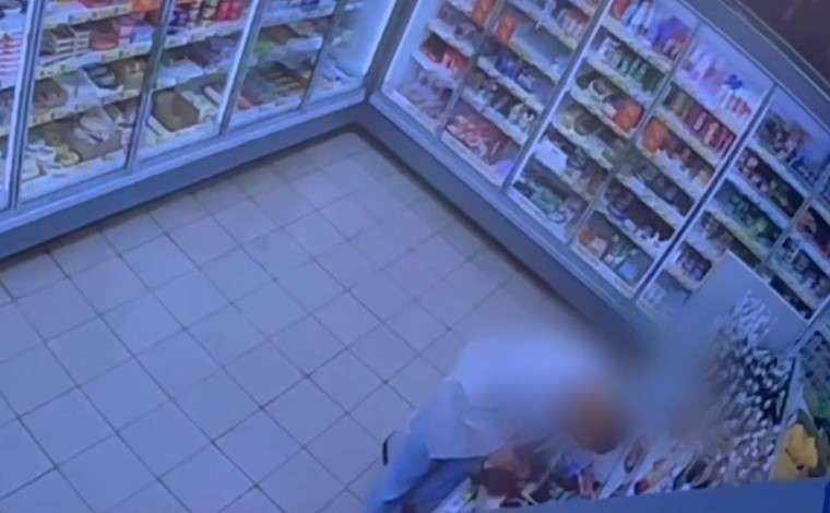 В Оренбурге мужчина похитил продукты из магазина, применив силу к сотруднику
