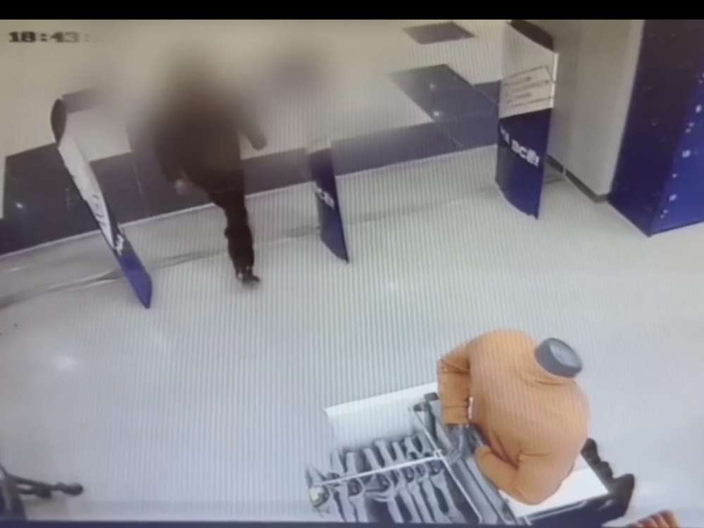Снял защиту с одежды и вышел из магазина: в Оренбурге задержали подростка