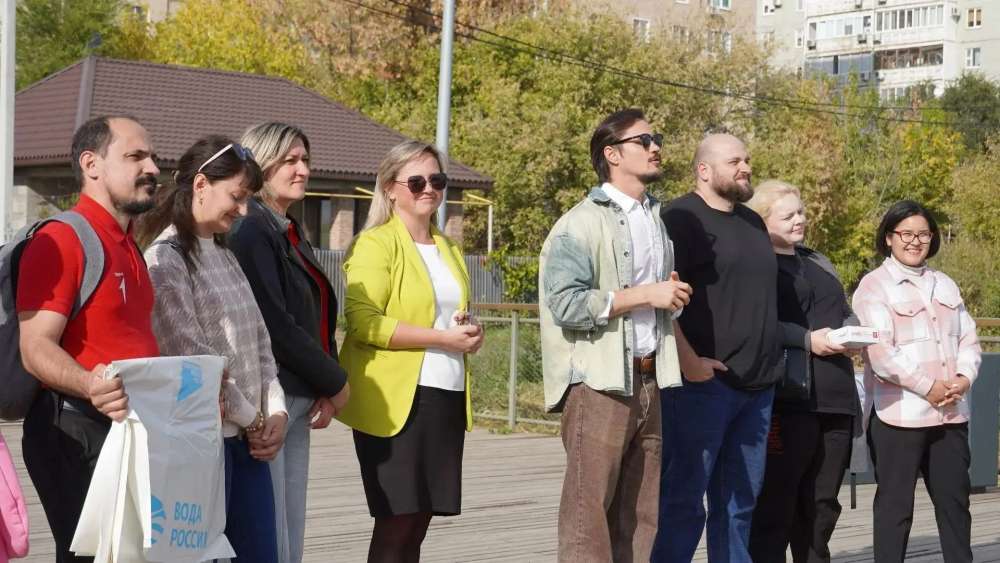 Оренбургские школьники вышли на уборку берега Урала