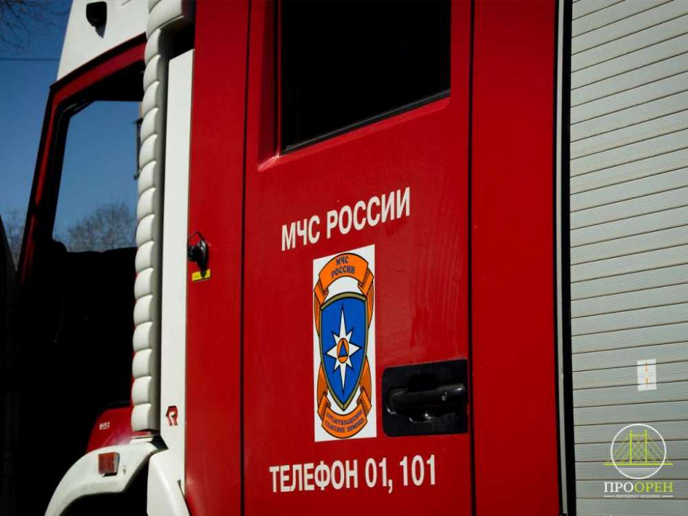 В Гайском округе ликвидируют возгорание сухой травы 